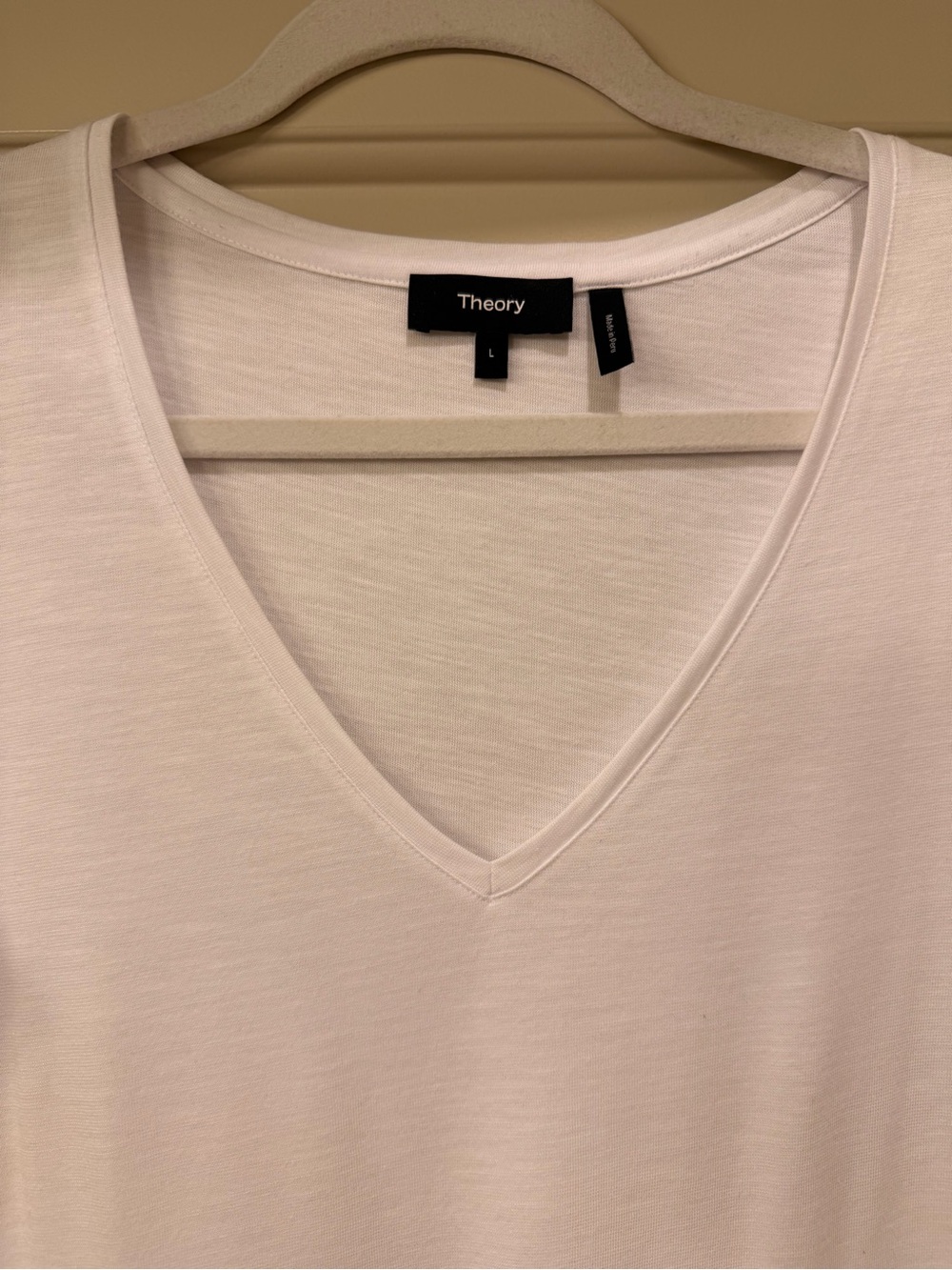 Theory Atmos White Dayne V-Neck T shirt - Picture 4 of 4